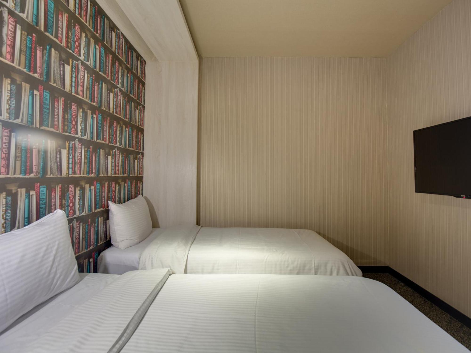 East Dragon Hotel Taipei Room photo