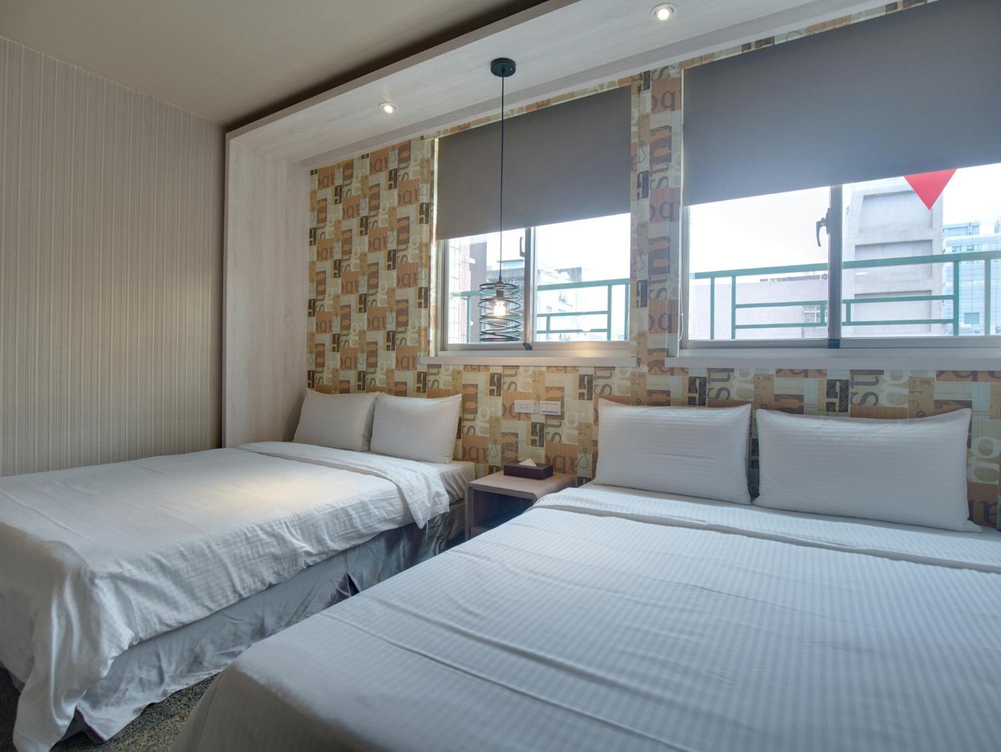 East Dragon Hotel Taipei Room photo