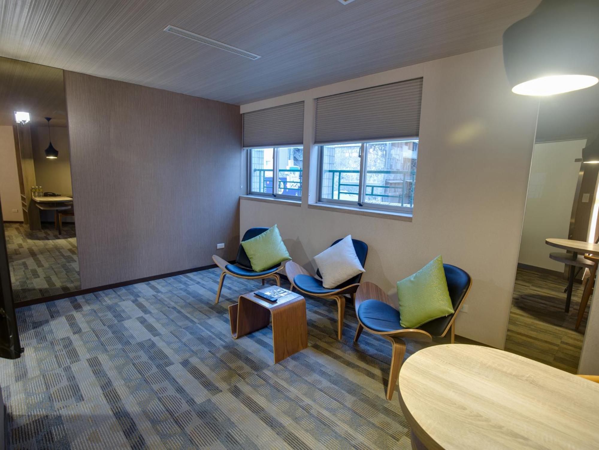 East Dragon Hotel Taipei Room photo