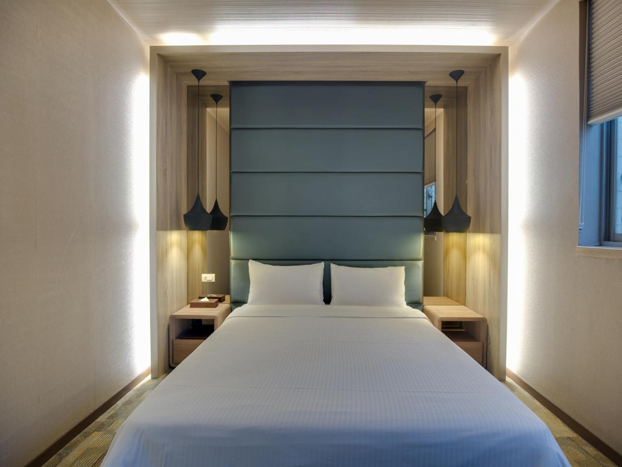 East Dragon Hotel Taipei Room photo